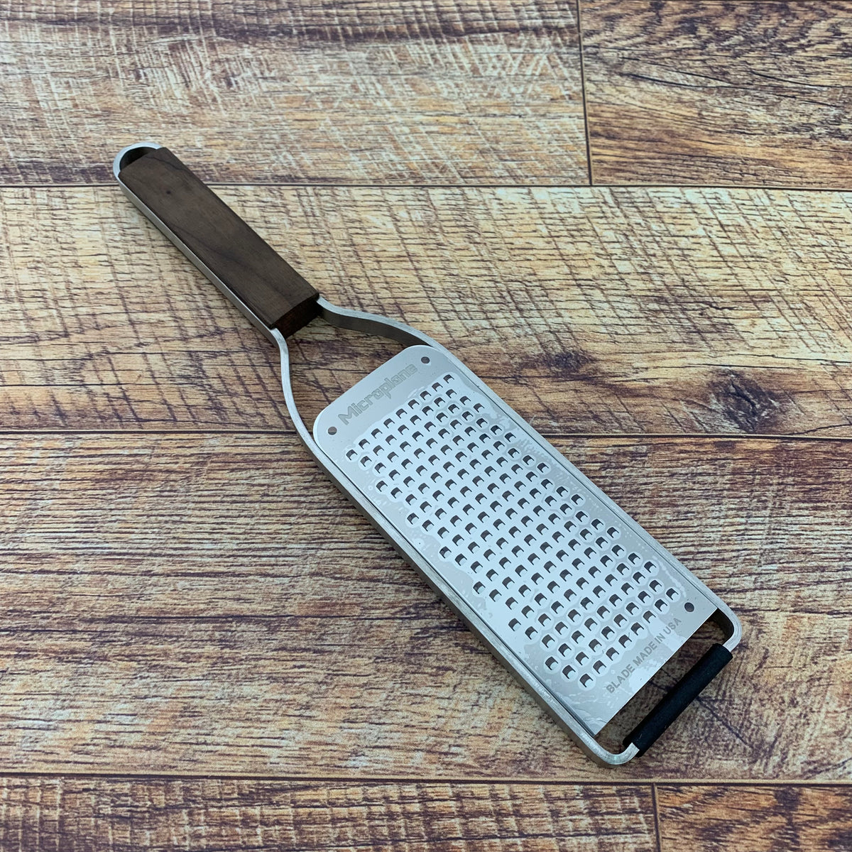 Microplane Master Series Coarse #43300– Knives for Chefs